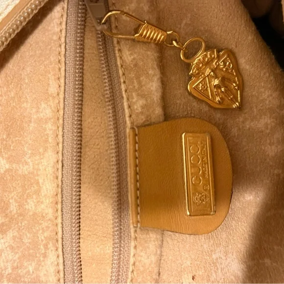 Authentic Vintage Gucci GG Supreme Crossbody Bag - Picture 6 of 9